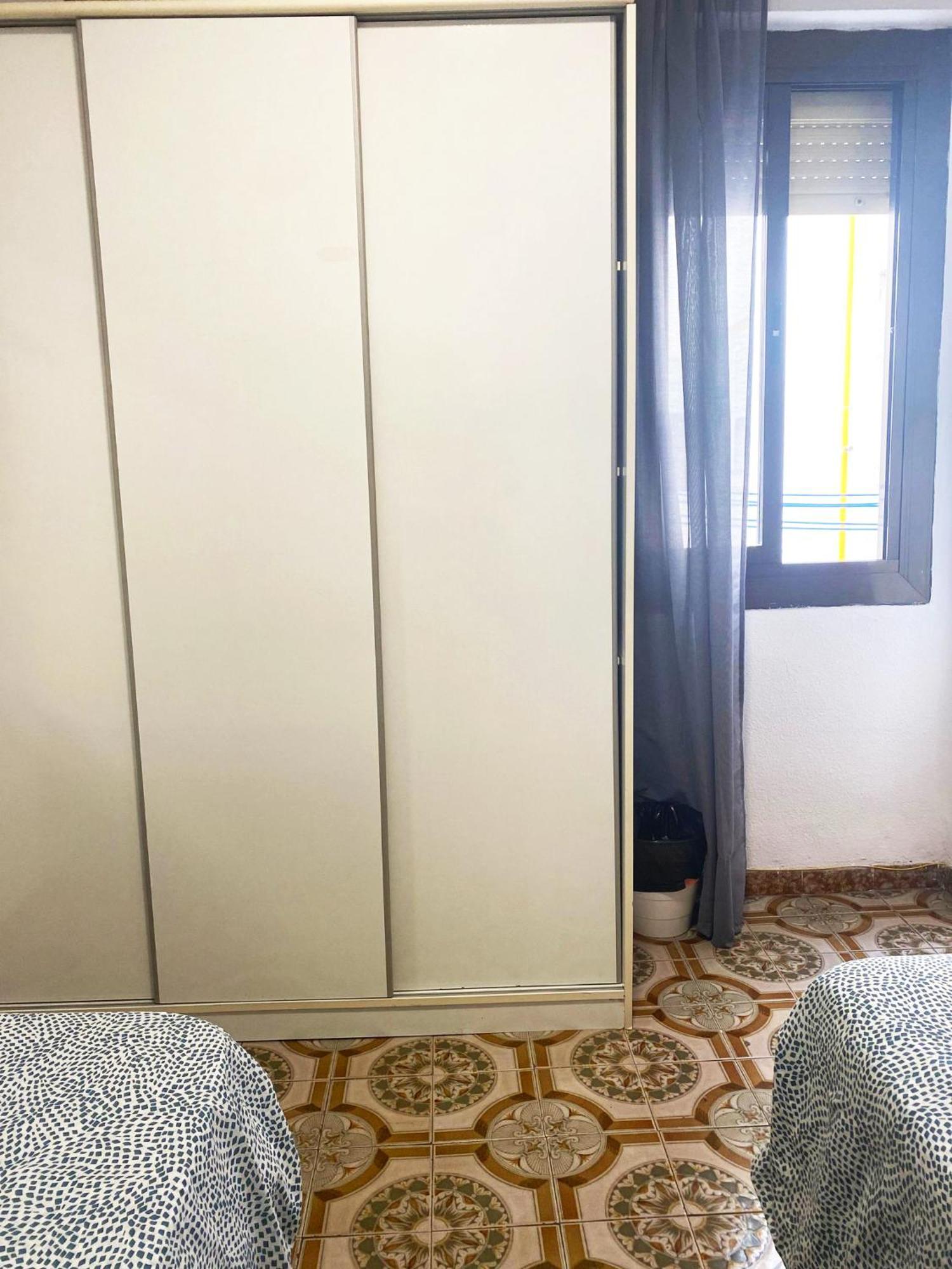 Valencia Well Located Shared Apartment Esterno foto