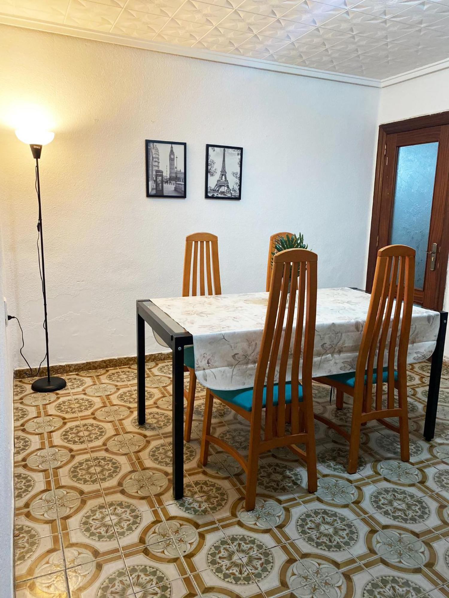 Valencia Well Located Shared Apartment Esterno foto