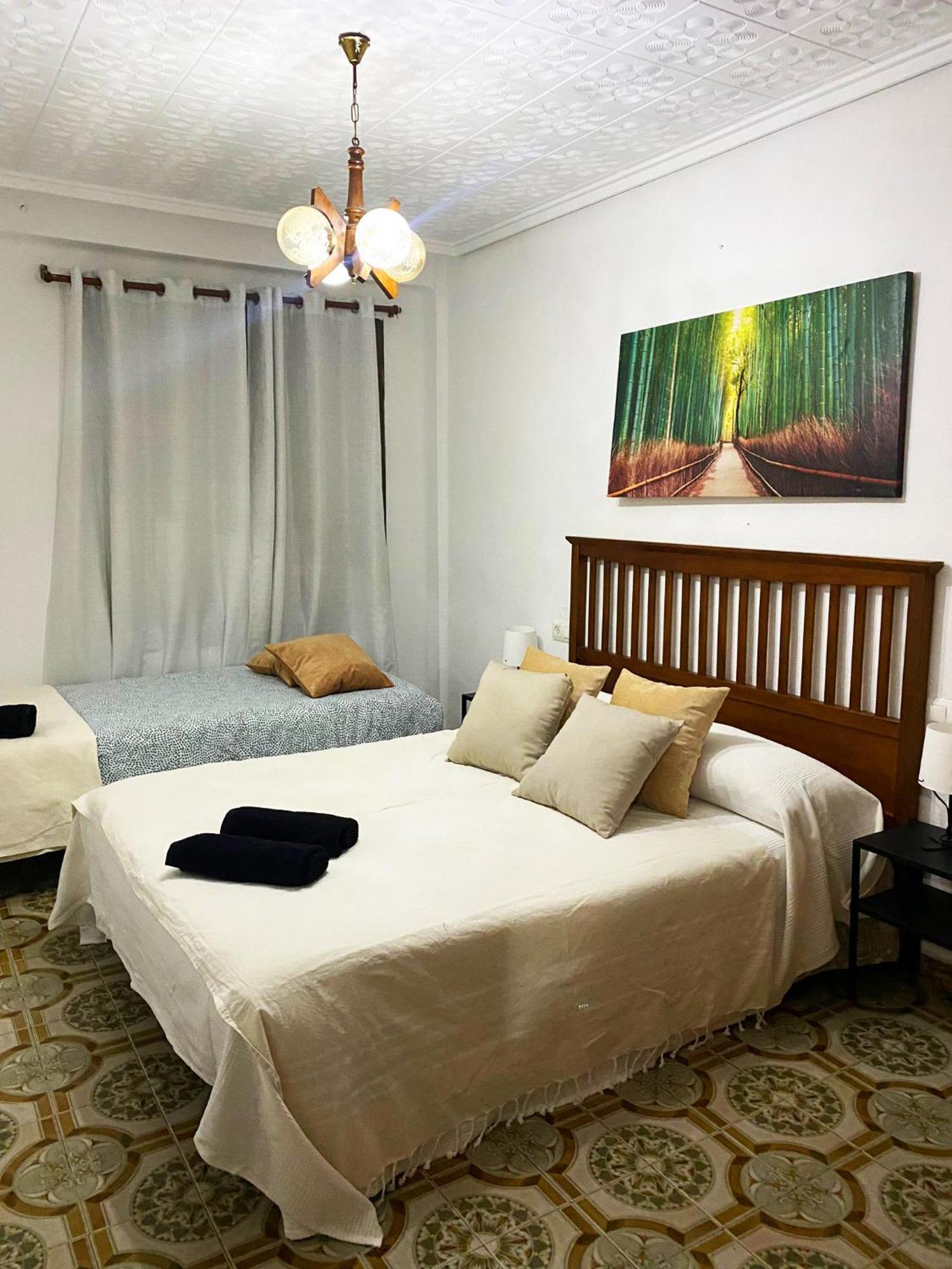 Valencia Well Located Shared Apartment Esterno foto